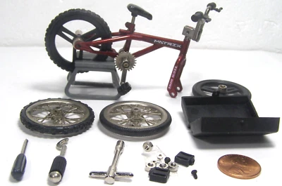 Bicicleta Matrix Tech con caja de herramientas y piezas de repuesto TEE Foto 1 de 3