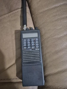 Radio Shack HTX-202 (2-metrowy amatorski nadajnik-odbiornik radiowy VHF / FM) (Nieprzetestowany, części!) - Zdjęcie 1 z 2