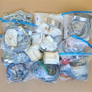 Huge NOS Mack / Volvo Parts Lot - Foto 1 di 17