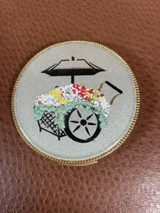 VINTAGE EVANS ROUND LADIES COMPACT - FLOWER CART ON LID with RAISED FLOWERS - Picture 1 of 6