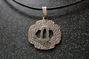 Katana samurai japonesa Tsuba moda collar colgante encanto unisex metal envío gratuito - Imagen 1 de 6