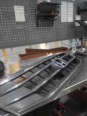 Parrilla delantera usada se adapta a: Honda Crosstour 2010 grado delantero A Foto 1 de 4