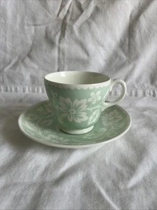 Set tazza da tè e piattino vintage Wedgwood Bone China verde menta floreale - Foto 1 di 10