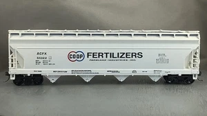 Athearn - Co-Op Fertilizers - 55' Covered Hopper + Wgt # 54322 w/Kadees - Picture 1 of 6