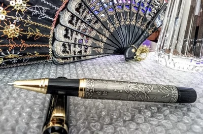 Bolígrafo Baoer ocho caballos, color peltre, metal y plástico, coleccionable Foto 1 de 4