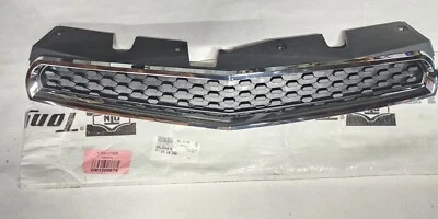 Chevrolet Equinox 2012-2015 carcasa cromada superior con inserto negro GM Foto 1 de 4