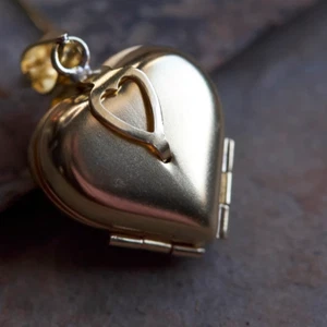 Hinged Heart Locket Pendant Gold Necklace Jewelry Gift For Women Girls - Picture 1 of 5