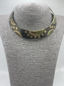Collana vintage tribale boho ottone intarsiato metallo collare bicolore inciso retrò - Foto 1 di 5