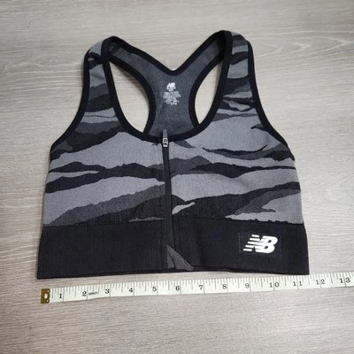 Sujetador deportivo New Balance negro camuflaje cremallera frontal espalda deportiva para mujer talla mediana, sin almohadillas Foto 1 de 4