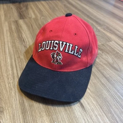 Sombrero snapback vintage rojo y azul marino Louisville Cardinals Puma. Es increíble forma Foto 1 de 4