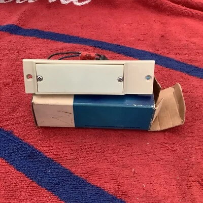 Luz domo interior Ford Bronco 1969-77 D3BZ-13776-A como nuevo de lote Foto 1 de 4