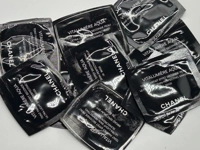 20 x CHANEL VITALUMIERE AQUA ULTRA LIGHT PERFECTING MAKEUP Samples No. 30 BEIGE - Image 1 of 4