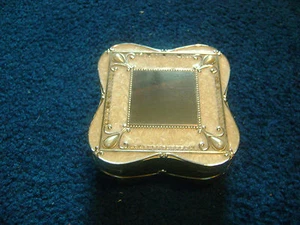 CAJA DE JOYERÍA DE CRISTAL SWAROVSKI Y PERLAS FALSAS COLOR PLATA por Things Remembered - Imagen 1 de 9