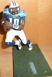 VINCE YOUNG Tennessee Titans McFarlane NFL Series 15 Football Figure Base LOOSE - Picture 1 of 2