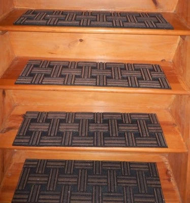 4 = peldaños para escaleras exteriores 100 % goma paso 8,1/2"" x 30""  Foto 1 de 3