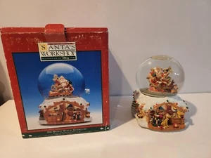 Disney Store Santa's Workshop Musical Waterglobe Train Mickey, Goofy, Pluto - Imagen 1 de 2