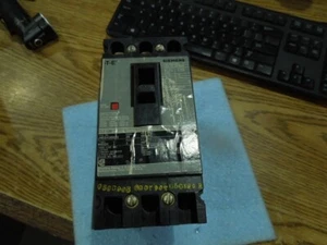 Siemens / I-T-E  Cat.  No.  HED43B020.   20A Circuit Breaker w/ Mounting Bracket - Picture 1 of 3