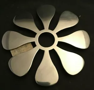 2004 Wilton Ind. Retro Flower Trivet - Metal - New - Picture 1 of 1