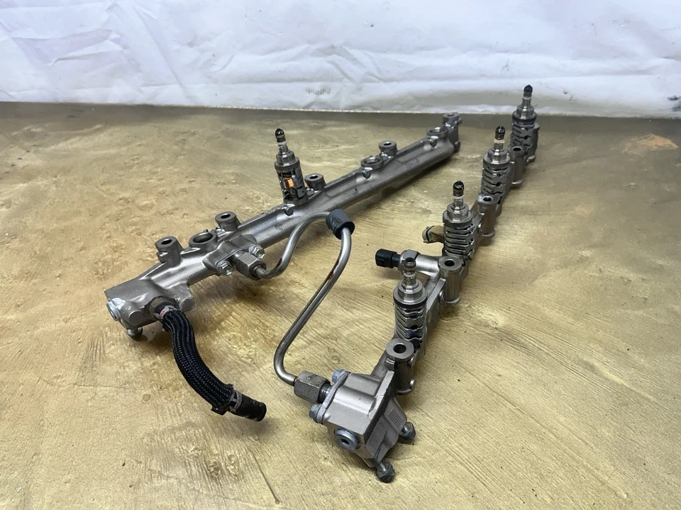 07-17 Lexus LS460 lower High Pressure fuel rail W/ 5 injectors RH LH OEM 👍 Foto 1 de 4