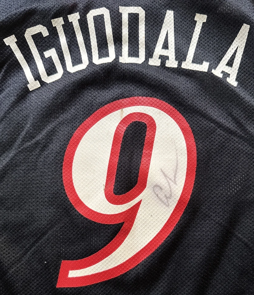 Camiseta Adidas Philadelphia Sixers Andre Iguodala Negra Retro Firmada Juvenil XL Foto 1 de 4