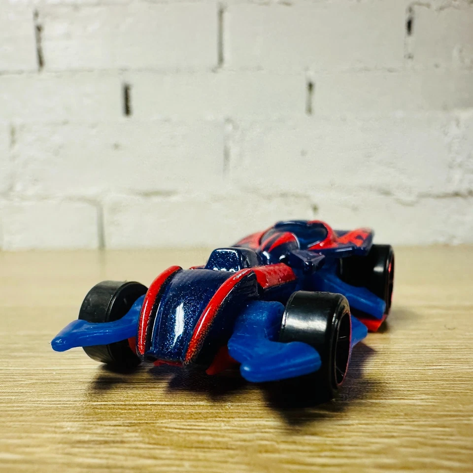 RARO 2014 Spider-Man 2099 Marvel Diecast Character Car 2016 35 Foto 1 de 4