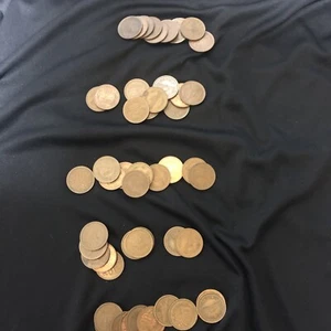 Japanese 10 Yen Lot Of 100 Coins- Mixed Dates - Picture 1 of 3