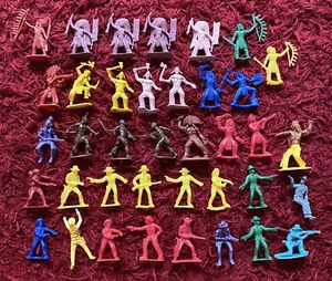 38 x Vintage Western Cowboy and Indian Figures 1/32 Scale Plastic - Picture 1 of 5