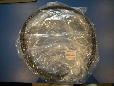61112-96J20 SUZUKI OUTBOARD ENGINE COWLING COVER SEAL DF150/175 - Image 1 of 2