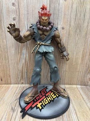 Figura de acción Resaurus Capcom Street Fighter III Akuma pelo rojo traje gris Foto 1 de 4