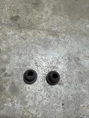 Bujes aislantes inferiores del radiador Jeep Cherokee XJ 87-01 4.0 (2) OEM (SP01) Foto 1 de 3