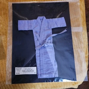 Barbie bambola vintage lunga veste blu tasche con cintura senza marchio cotone fatto in casa usata in ottime condizioni - Foto 1 di 2