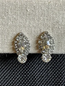 Vintage Clear Rhinestone Screw-Back Earrings Used silver tone Bridgerton style - Picture 1 of 4