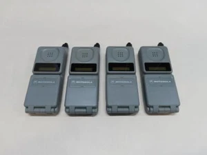 FOR PARTS LOT OF 4X MOTOROLA VINTAGE MICROTAC 76236CARSA FLIP CELL PHONE - Photo 1 sur 14