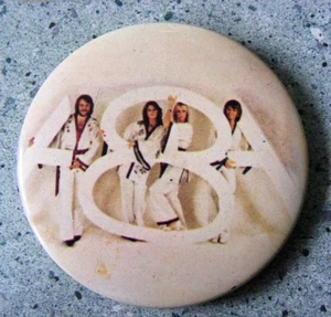 VINTAGE RARE ABBA 1970s METAL PIN BADGE DIAMETER 6.5 CM. VERY GOOD CONDITION - Picture 1 of 2