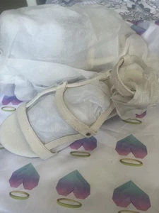 New Sandals Size 8 FLYHOLYMPIAN cream Color - Picture 1 of 1