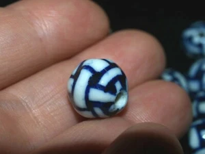 Cesta de cuentas chinas de porcelana azul blanca de colección tejido nudo interminable redondo 12 mm - Imagen 1 de 4