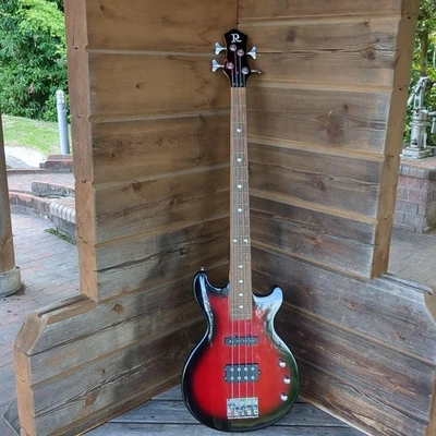 E-Bassgitarre BC Rich 4-saitig Short Scale rot/schwarz 0124943 - Bild 1 von 4