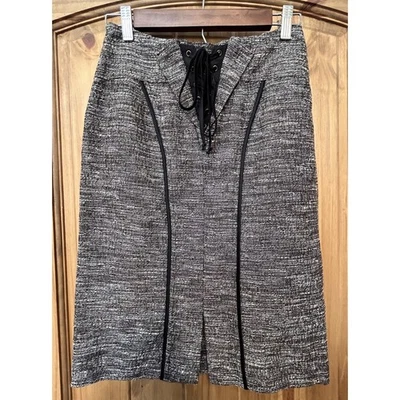 Saia lápis Cynthia Steffe tweed 4 espartilhos amarração traseira academia escura preppy - Imagem 1 de 4