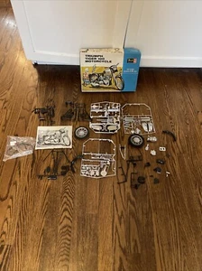 Revell H-1230 Triumph Tiger 100 Motorrad Maßstab 1:8 komplett ansehen - Bild 1 von 8