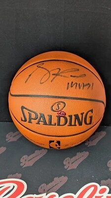 Baloncesto Spalding firmado por Derrick Rose con inscripción MVP PSA auténtico automático Foto 1 de 4