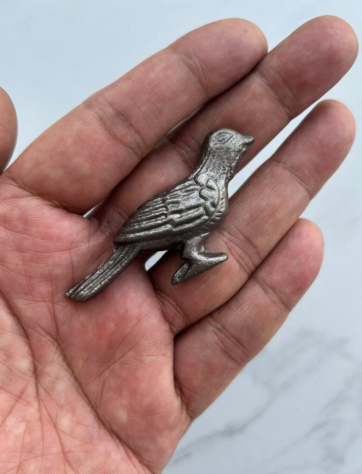 Ancienne poignée bouton d'armoire de tiroir de porte en fonte en forme d'oise... - Photo 1/4