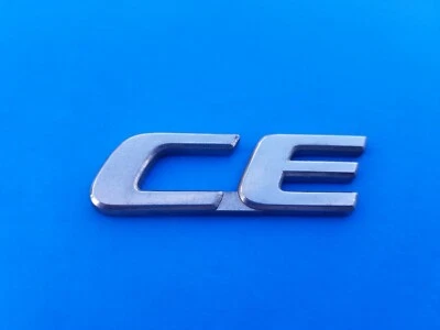 98 99 00 01 02 03 04 05 06 TOYOTA SIENNA CE EMBLEMA TRASERO LOGOTIPO INSIGNIA OEM (2000) Foto 1 de 3