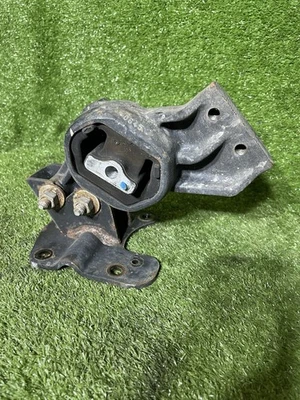 2013-2020 DODGE RAM 1500 5.7L FRONT RIGHT ENGINE MOTOR MOUNT SUPPORT BRACKET OEM - Image 1 of 4