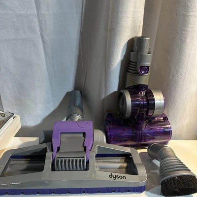 Juego de 3 accesorios de cepillo de cabeza púrpura para aspiradora Dyson Foto 1 de 4