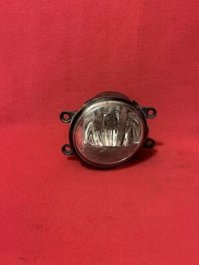 OEM 2010-2013 Toyota 4Runner 2012-2014 Prius V Driver Left Fog Light 81220-0W040 - Picture 1 of 5
