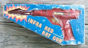 VINTAGE SCI-FI TOY SPACE GUN Battery Operated ORIGINAL BOX Laser Ray Gun - Picture 1 of 11