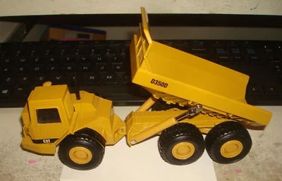 NORSCOT. CAMINHÃO BASCULANTE ARTICULADO CAT D350D. ESCALA 1:50 - Imagem 1 de 4