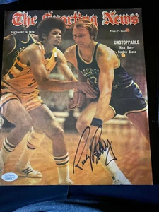 RICK BARRY 1974 SIGNIERT SPORTNACHRICHTEN FILZBILD GOLDEN STATE WARRIORS AUTO JSA C - Bild 1 von 1