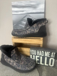Hey Dude Denny Leo Nut Cheetah Ankle PullOn Moccasin Bootie 11/42 EUC-MINT - Picture 1 of 18