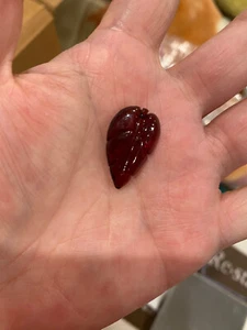 HIGH END*RARE*NEW AMAZINGLY GORGEOUS CHERRY AMBER LEAVE PENDANT W CORD NECKLACE! - Picture 1 of 2